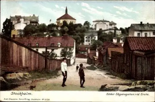 Ak Stockholm Schweden, Vorderansicht eines Straßenpanoramas, zwei Personen, Häuser, Kirchen.
