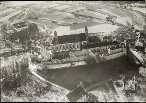 Ak Comburg Schwäbisch Hall in Württemberg, Klosteranlage mit zwei Türmen, umgeben von Bäumen u...