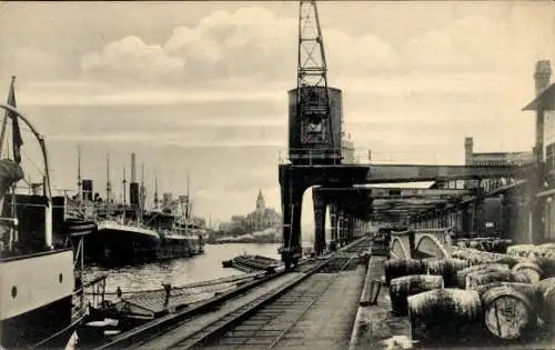 Ak Hamburg Mitte Altstadt, Ladebühne mit Stückgütern, Schiffe, Hafen, Industriekulisse
