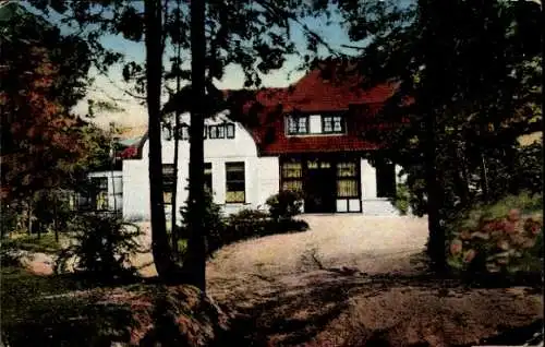 Ak Varel in Oldenburg Jadebusen, Haus mit rotem Dach, umgeben von Bäumen und einem schönen Garten
