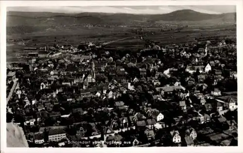 Ak Schorndorf in Württemberg, Luftbild von  viele Häuser, Berge im Hintergrund