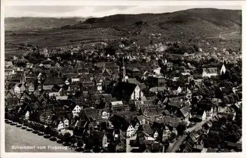 Ak Schorndorf im Remstal Württemberg, Luftaufnahme von  viele alte Häuser, Berge im Hintergrund