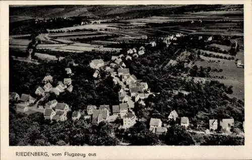 Ak Riedenberg in Unterfranken, Luftaufnahme von  viele Häuser, Landschaft