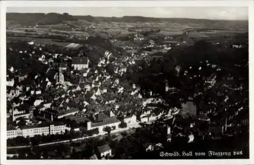 Ak Schwäbisch Hall in Württemberg, Luftaufnahme von  alte Architektur, keine Personen, Fluss