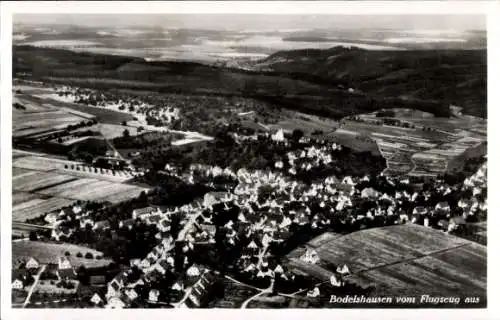 Ak Bodelshausen in Württemberg, Luftaufnahme, Wohnsiedlung, ländliche Umgebung, Schwarz-Weiß-Bild