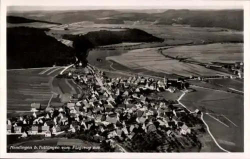 Ak Nendingen Tuttlingen an der Donau Württemberg, Luftaufnahme eines Dorfes, Nendingen, Landschaf
