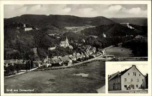 Ak Donaustauf in der Oberpfalz, Landschaftsaufnahme, Dorfansicht, Fluss, Kirche, Café Burgfrieden