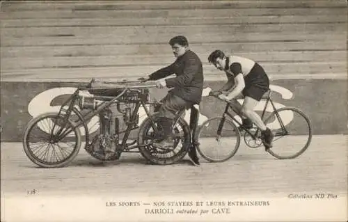 Ak Radrennsport, Radrennfahrer mit Trainer, Ernesto Darioli, Cavé, Steher, Motorrad, Schrittmacher