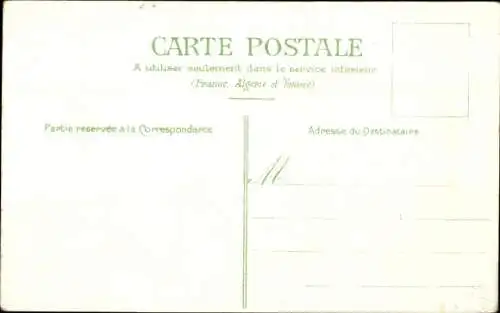 Ak Junge sitzt auf der Mauer und beobachtet ein Mädchen