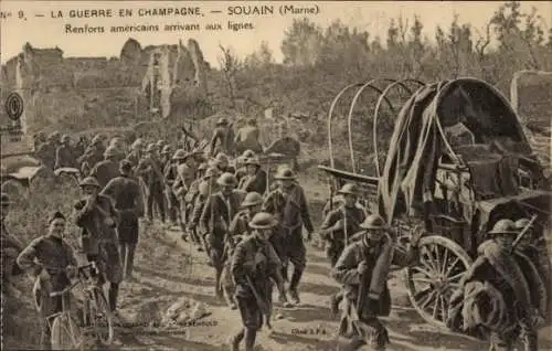 Ak Souain Marne, Amerikanische Truppen marschieren an die Front
