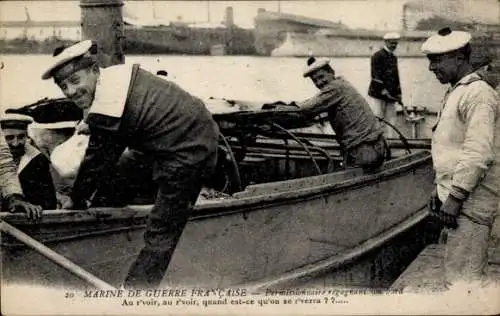 CPA Marine de Guerre française, Permissionnaire regagnant on bord