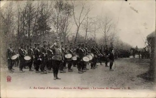 CPA Au Camp d'Auvours, Arrivée du Régiment, La remise du Drapeau