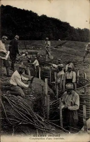 CPA Guerre 1914-1915, Construction d'une tranchée