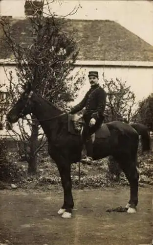 Ak Altfriedstein Niederlößnitz Radebeul, Mann auf einem Pferd vor einem Haus
