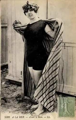 Ak Strand, Frau im Badeanzug, Bademode