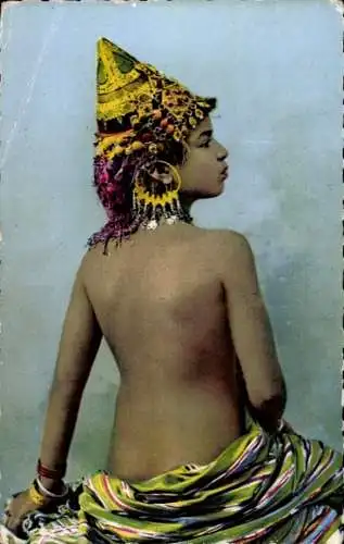 Ak Constantine Algerien, Eine junge Frau aus  Algerien trägt einen traditionellen Kopfschmuck ...