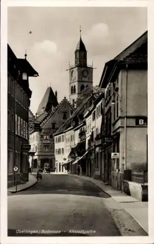 Ak Überlingen am Bodensee, Altstadtpartie  Straßenansicht, Historische Gebäude