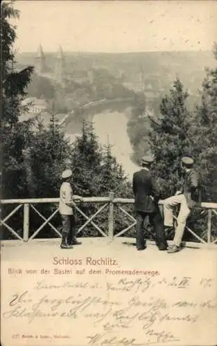 Ak Rochlitz an der Mulde Sachsen, Schloss  Blick von der Bastel, Promenadenweg, 3 Männer
