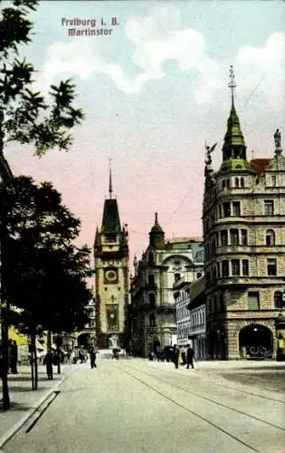 Ak Freiburg, Blick zum Martinstor, Gleise, Kutsche