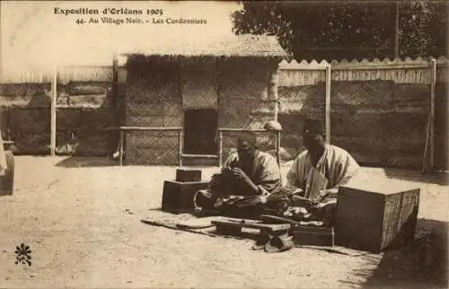 Ak Orléans Loiret, Exposition d'Orléans 1905, Au Village Noir, Cordonniers