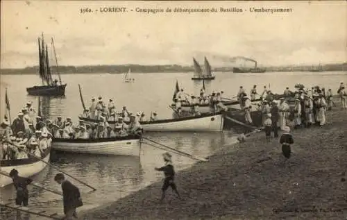 Ak Lorient Morbihan, Loriant, Kompanie beim Anlanden, Boote, Segelboote, Strand
