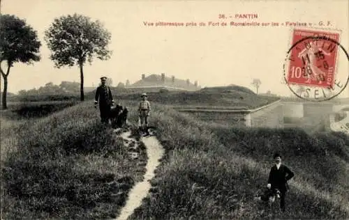 Ak Pantin Seine Saint Denis, Panorama, Fort de Romainville, zwei Personen mit Hunden,  Szenerie