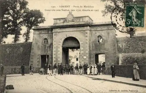 Ak Lorient Morbihan, Porte du Morbihan,  Architektur, Menschenmenge,  von 1907