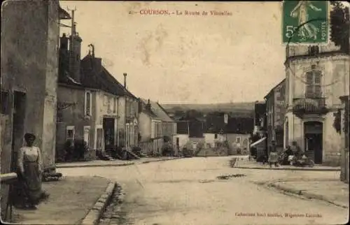 Ak Courson Yonne, La Route de Vincelles, alte Gebäude, Straßenansicht, ländliche Atmosphäre