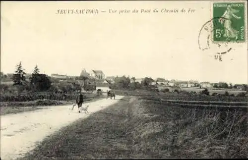 Ak Neuvy Sautour Yonne, Vue prise du Pont du Chemin de Fer