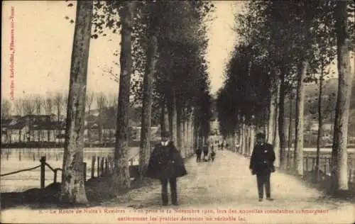 Ak Ravières Yonne, Allee mit Bäumen, Männer in Anzügen, Überschwemmung,  von 1910