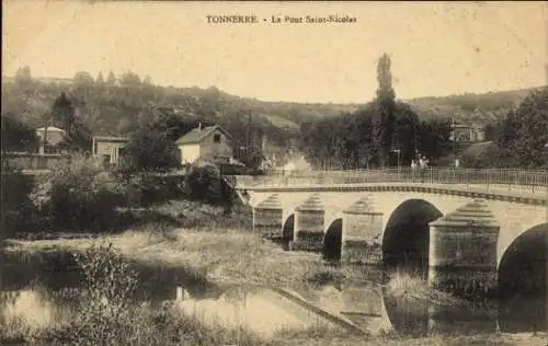 Ak Tonnerre Yonne, Brücke, Flusslandschaft, Gebäude, Wälder, Wolken, historisch