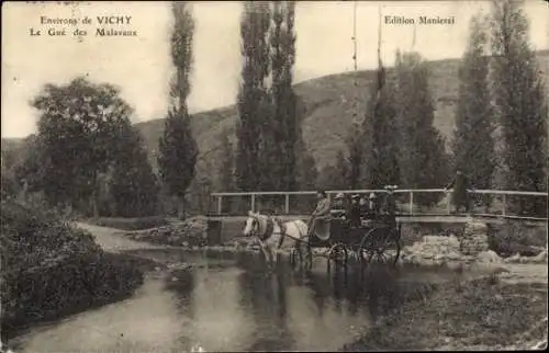 Ak Vichy Allier, Pferdekutsche, Flusslandschaft, Bäume, Brücke,  Aufnahme