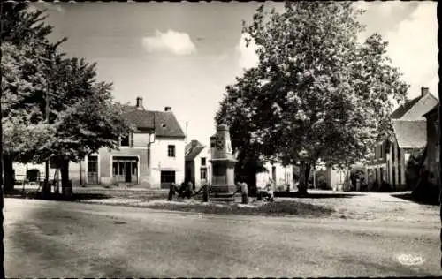Ak Lalizolle Allier, Place du Monument