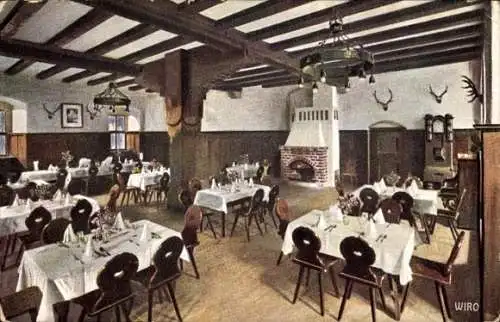 Ak Bad Kissingen Unterfranken Bayern, Gastraum mit Tischen, Stühlen, Kamin, Holzdecken, Jagdtroph