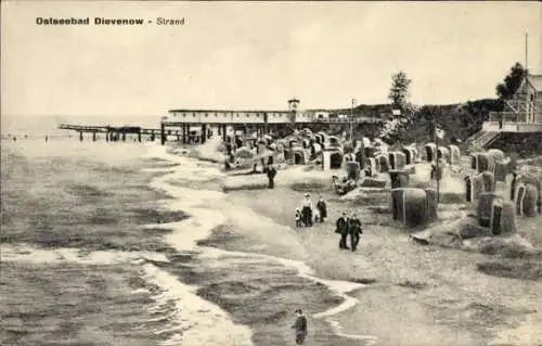 Ak Dziwnów Ostseebad Dievenow Pommern, Strand von  Ostseebad, Strandkörbe, Pier, Personen