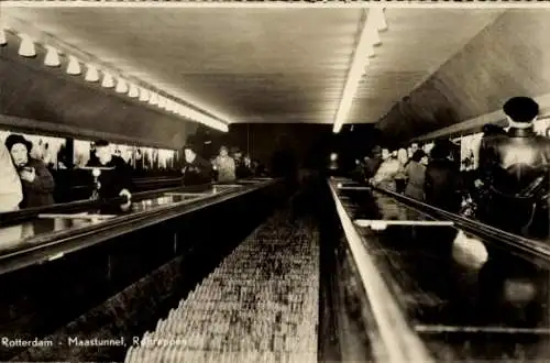 Ak Rotterdam Südholland Niederlande, Maastunnel, Reppen, Fußgänger, Treppe, Galerie, Menschen