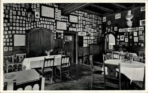 Ak Jena in Thüringen, Historisches Gebäude, Innenansicht, Wände mit Bildern, Tische und Stühle
