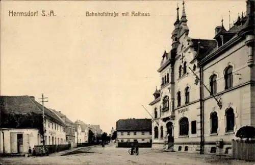 Ak Hermsdorf Hohe Börde Sachsen Anhalt, Blick auf die Rathaus Straße mit Rathaus