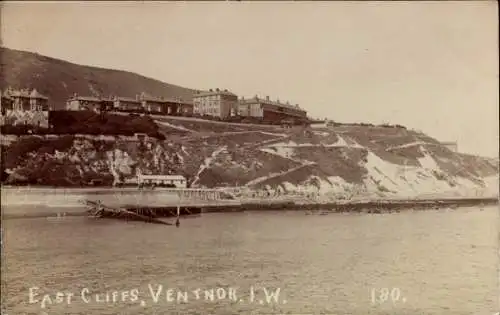 Ak Ventnor Isle of Wight England, Blick auf die East Cliffs, Ventnor, Küste, See, alte 