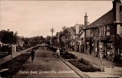 Ak Letchworth Garden City East England, Bahnhofstraße