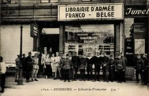 Ak Duisburg, Librairie d'Armee Franco-Belge, Französische Buchhandlung, Soldaten, Schaufenster