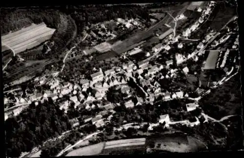 Ak Dagersheim Böblingen in Württemberg, Luftaufnahme von Dätzingen, Wohnhäuser, Kirche, Felder
