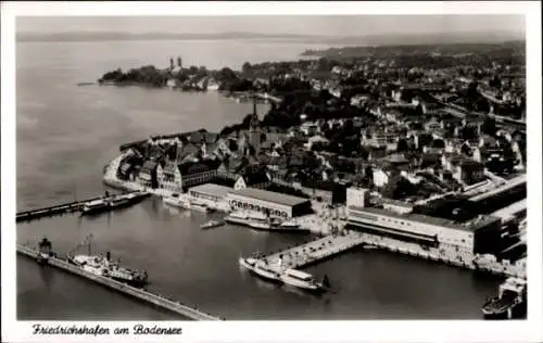 Ak Friedrichshafen am Bodensee, Luftaufnahme von  Bodensee, Hafenanlagen, Schiffe