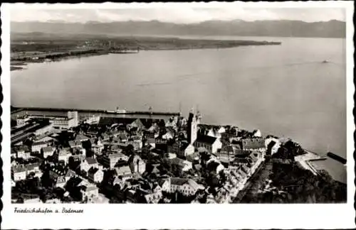 Ak Friedrichshafen am Bodensee, Luftaufnahme von Friedrichshafen am Bodensee,  Architektur