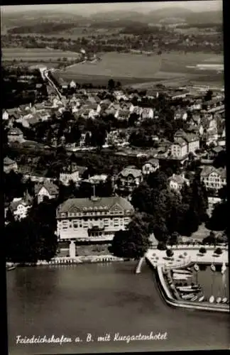 Ak Friedrichshafen am Bodensee, Luftaufnahme von  Kuegactenhotel, Landschaft