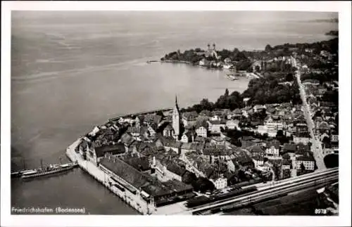 Ak Friedrichshafen am Bodensee, Luftaufnahme von Friedrichshafen am Bodensee, Stadtansicht