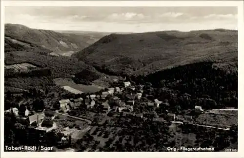 Ak Taben Rodt an der Saar, Flugaufnahme des Dorfes, ländliche Umgebung, Berglandschaft