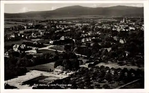 Ak Bad Homburg vor der Höhe Hessen, Luftaufnahme von  Landschaft, Häuser, Bäume