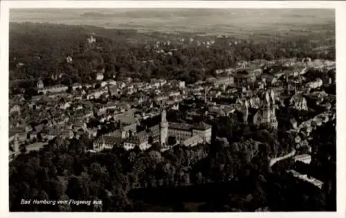 Ak Bad Homburg vor der Höhe Hessen, Luftaufnahme von  viele Gebäude, idyllische Landschaft