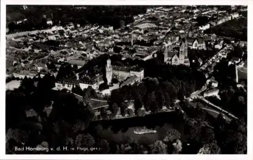 Ak Bad Homburg vor der Höhe Hessen, Luftaufnahme von  Stadtansicht, Park, Gebäude